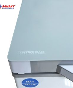 Góc bên trái của tủ đông kính cường lực