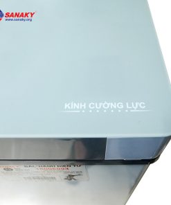 Góc bên phải của tủ đông kính cường lực