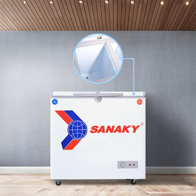 Lòng coi tủ đông Sanaky
