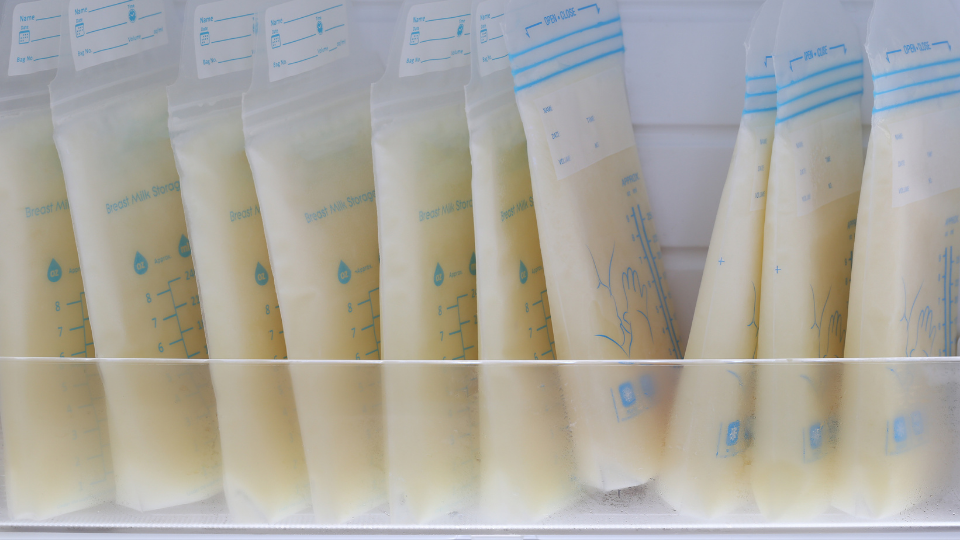 Bảo quản sữa mẹ trong tủ đông riêng