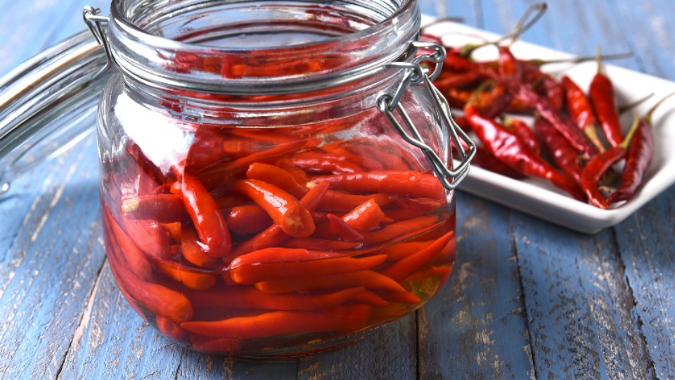 Ngâm dấm giúp ớt có thể sử dụng lâu hơn